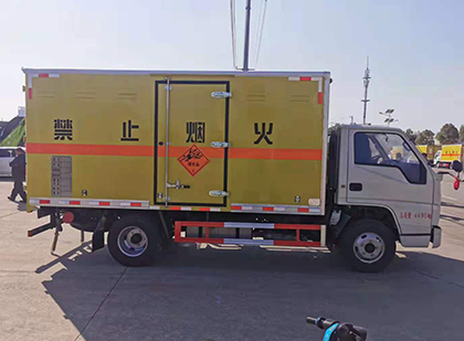 宁海爆破器材运输车工人安全操作规范与智能技术保障